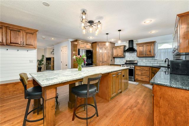 1313 Stone Lane, Lansing, KS 66043