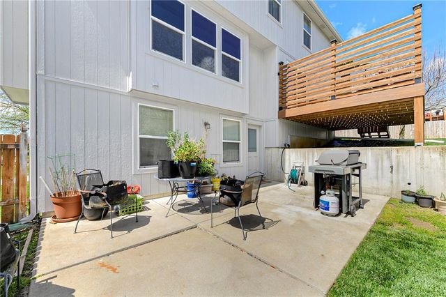 1313 Stone Lane, Lansing, KS 66043