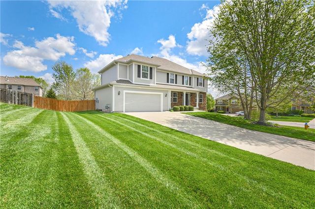 1313 Stone Lane, Lansing, KS 66043