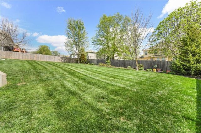 1313 Stone Lane, Lansing, KS 66043