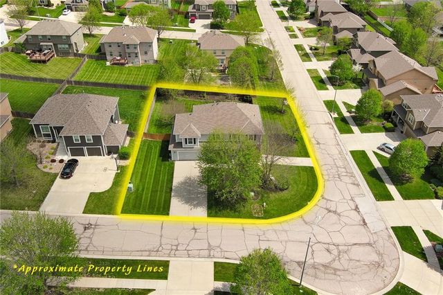 1313 Stone Lane, Lansing, KS 66043