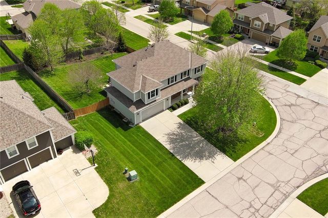 1313 Stone Lane, Lansing, KS 66043