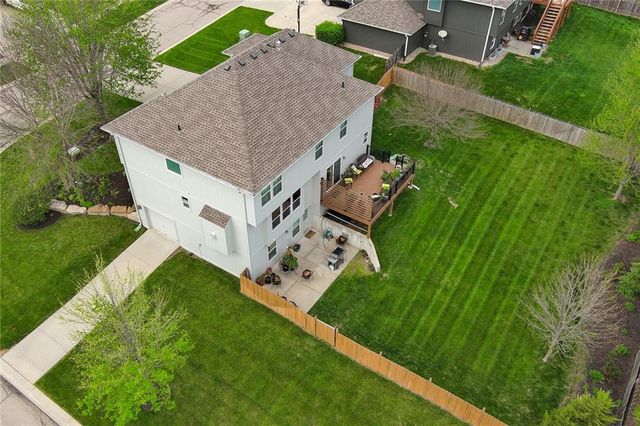 1313 Stone Lane, Lansing, KS 66043