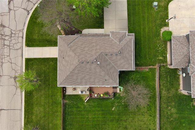 1313 Stone Lane, Lansing, KS 66043