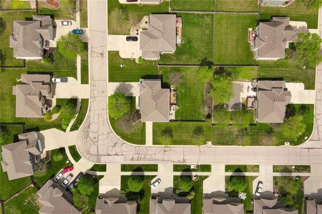 1313 Stone Lane, Lansing, KS 66043