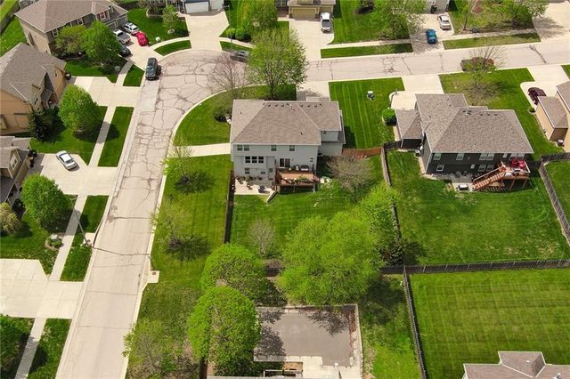 1313 Stone Lane, Lansing, KS 66043