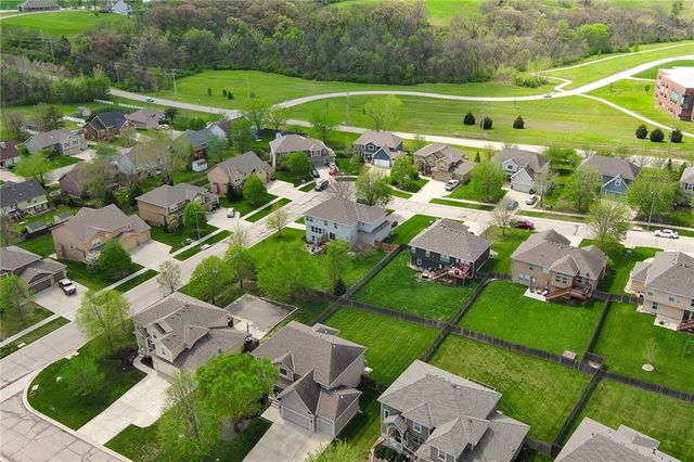 1313 Stone Lane, Lansing, KS 66043