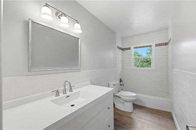13121 E 45th Street S, Independence, MO 64055