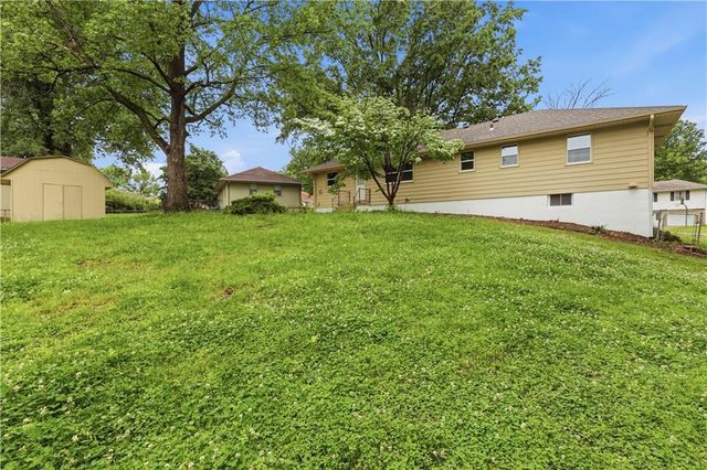13121 E 45th Street S, Independence, MO 64055