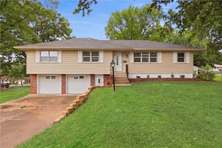 13121 E 45th Street S, Independence, MO 64055