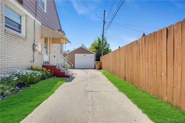 4 Amurra Court, Cheektowaga, NY 14225