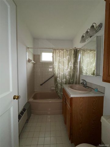 26004 Waldorf Street, Roseville, MI 48066