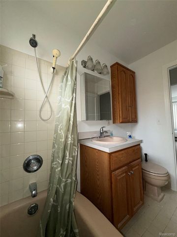 26004 Waldorf Street, Roseville, MI 48066
