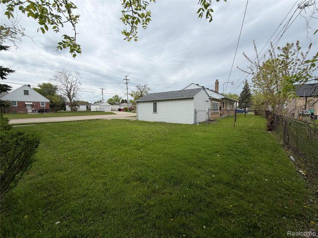 26004 Waldorf Street, Roseville, MI 48066