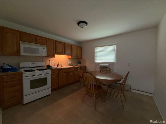 26004 Waldorf Street, Roseville, MI 48066