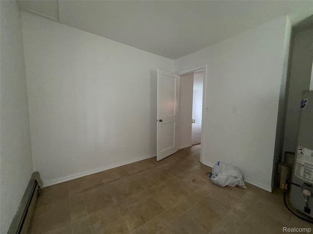 26004 Waldorf Street, Roseville, MI 48066