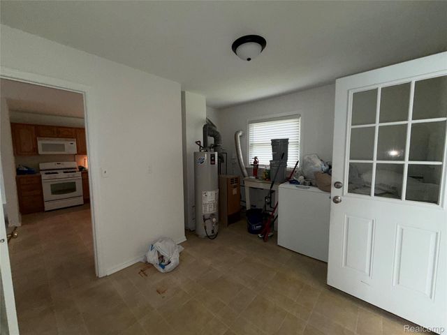26004 Waldorf Street, Roseville, MI 48066