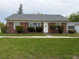 26004 Waldorf Street, Roseville, MI 48066