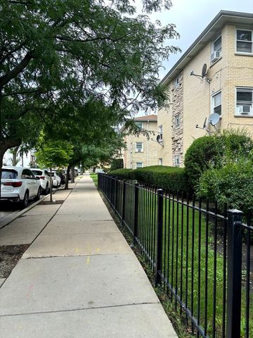 5700 W Montrose Avenue 1-C, Chicago, IL 60634