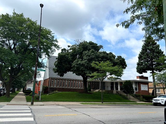 5700 W Montrose Avenue 1-C, Chicago, IL 60634