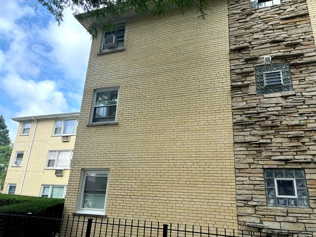 5700 W Montrose Avenue 1-C, Chicago, IL 60634