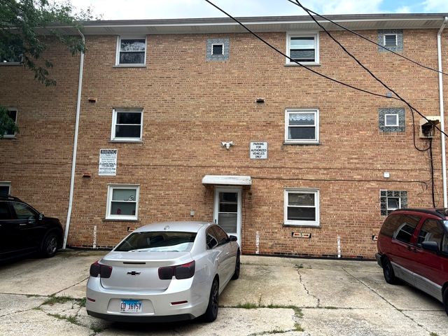 5700 W Montrose Avenue 1-C, Chicago, IL 60634