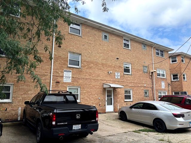5700 W Montrose Avenue 1-C, Chicago, IL 60634