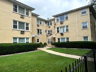 5700 W Montrose Avenue 1-C, Chicago, IL 60634