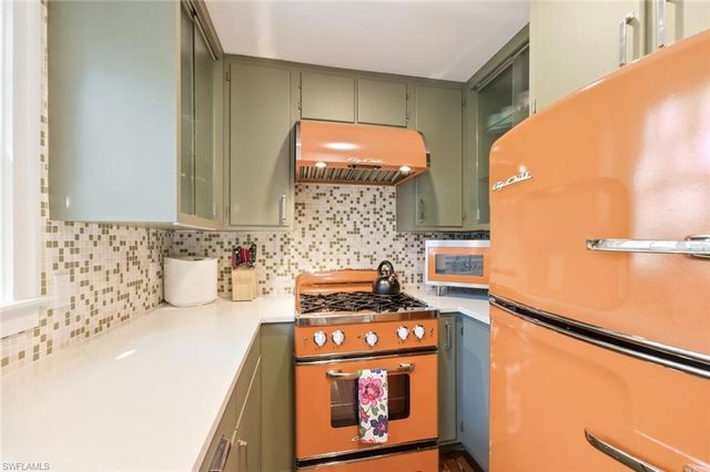92 10th AVE S, Naples, FL 34102