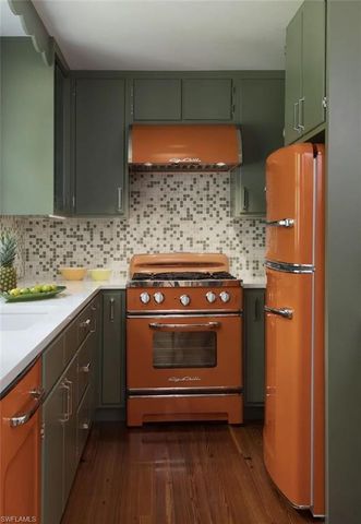 92 10th AVE S, Naples, FL 34102