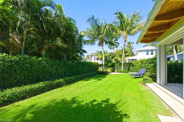 92 10th AVE S, Naples, FL 34102
