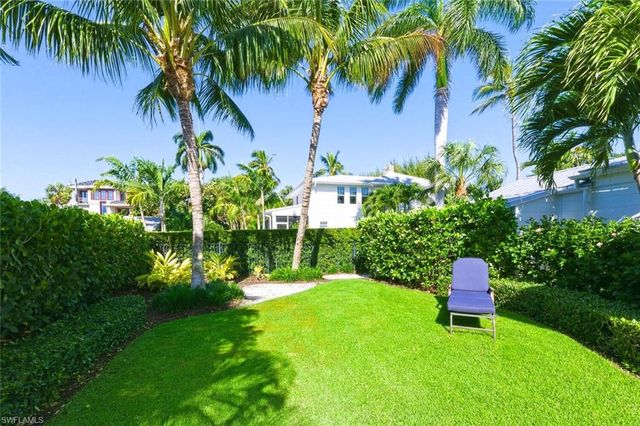 92 10th AVE S, Naples, FL 34102
