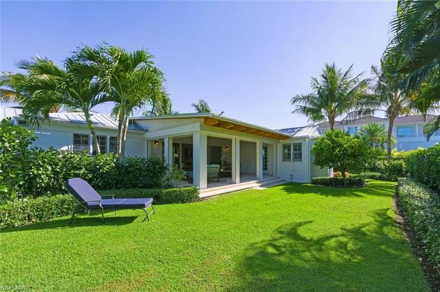 92 10th AVE S, Naples, FL 34102