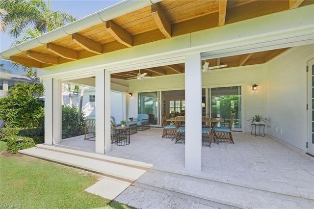92 10th AVE S, Naples, FL 34102