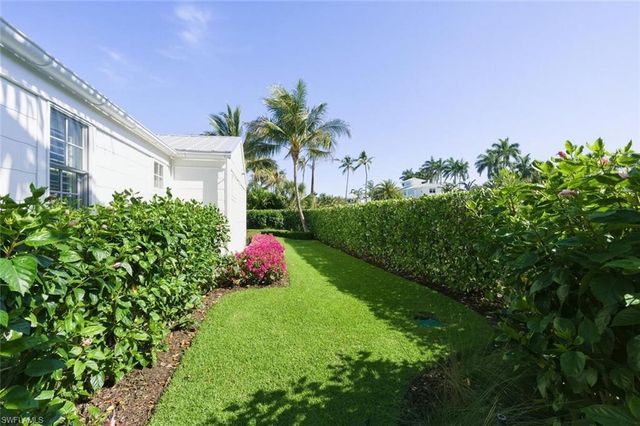 92 10th AVE S, Naples, FL 34102