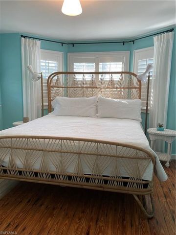 92 10th AVE S, Naples, FL 34102