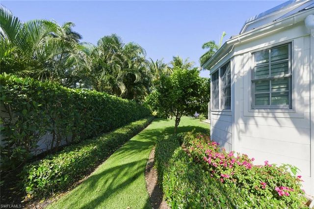 92 10th AVE S, Naples, FL 34102