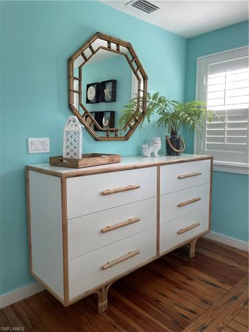 92 10th AVE S, Naples, FL 34102