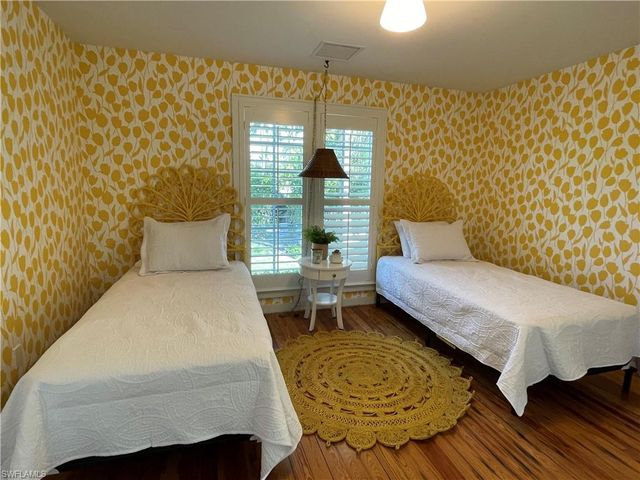 92 10th AVE S, Naples, FL 34102