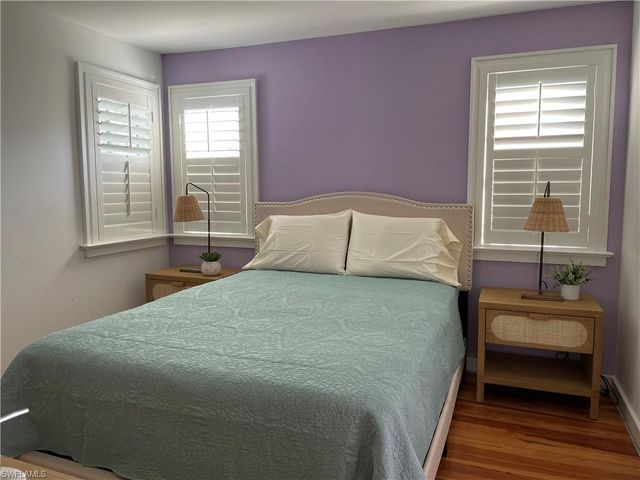 92 10th AVE S, Naples, FL 34102