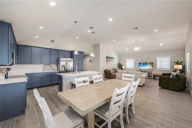 185 Paradise Pointe Dr, Port Aransas, TX 78373