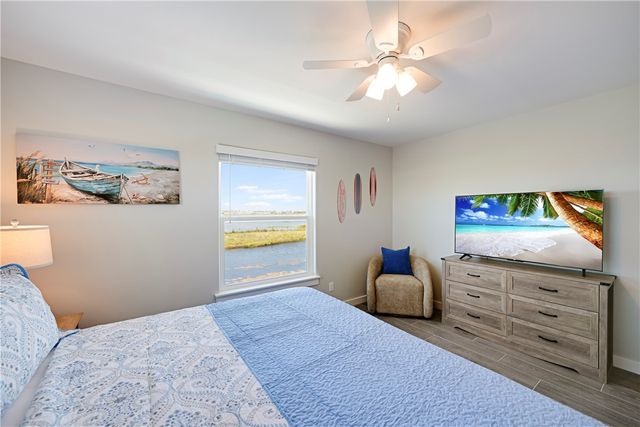 185 Paradise Pointe Dr, Port Aransas, TX 78373