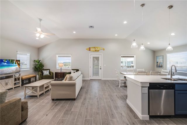 185 Paradise Pointe Dr, Port Aransas, TX 78373