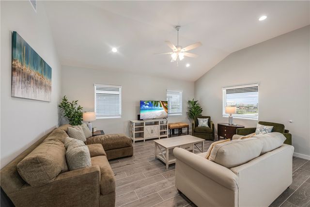 185 Paradise Pointe Dr, Port Aransas, TX 78373