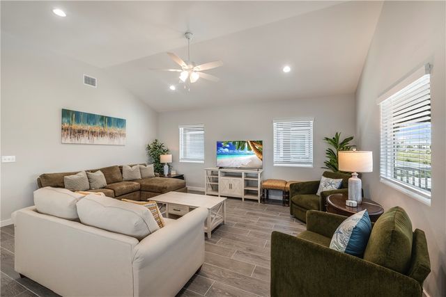 185 Paradise Pointe Dr, Port Aransas, TX 78373