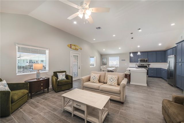 185 Paradise Pointe Dr, Port Aransas, TX 78373