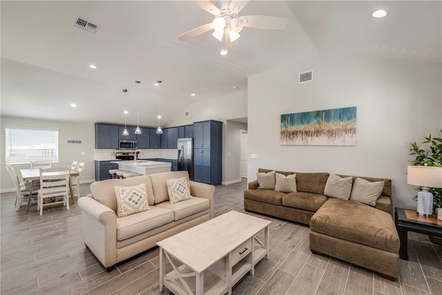 185 Paradise Pointe Dr, Port Aransas, TX 78373