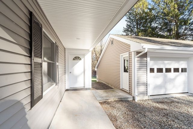 82-R Cedar St, Wenham, MA 01984