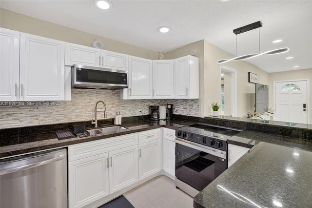 4617 SW 24th Ave, Dania Beach, FL 33312