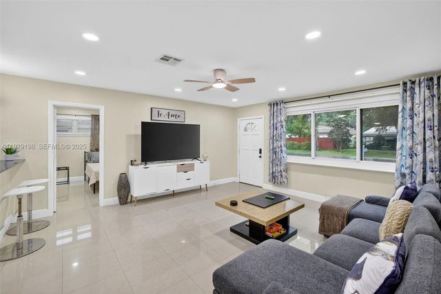 4617 SW 24th Ave, Dania Beach, FL 33312